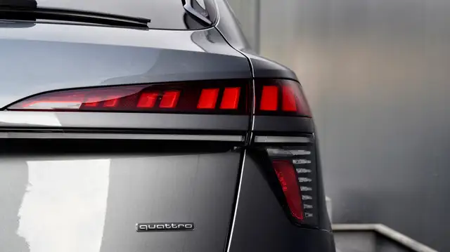 Audi Q3 view 14
