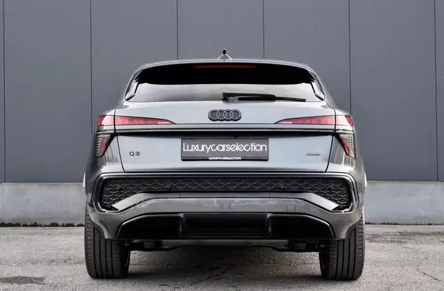 Audi Q3 view 7