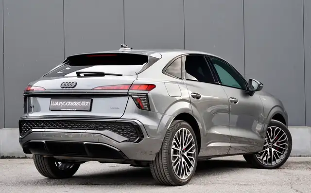 Audi Q3 view 5