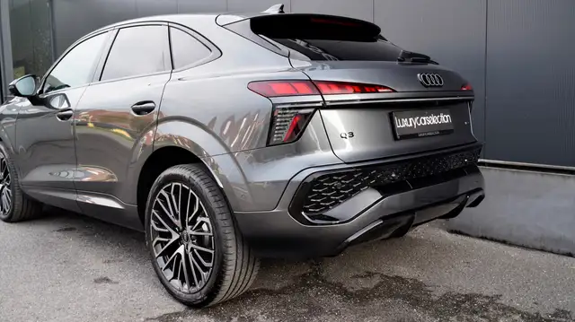 Audi Q3 view 12