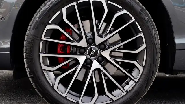 Audi Q3 view 11