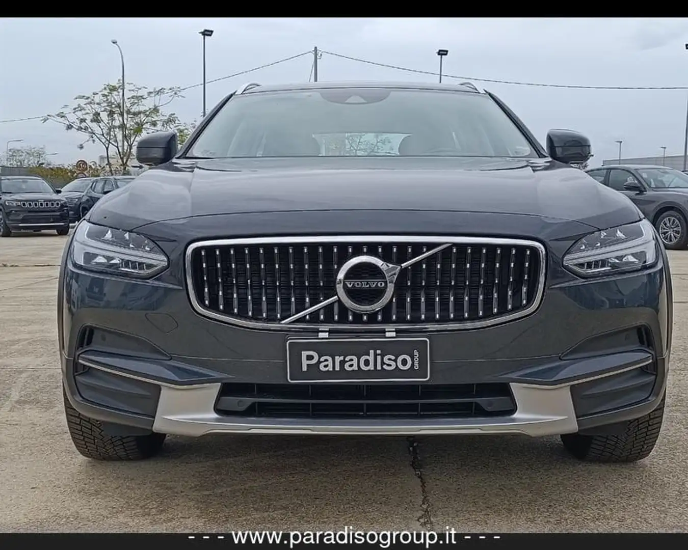Volvo V90 2016 Cross Country Cross Country 2.0 d5 Pro awd g Grijs - 2