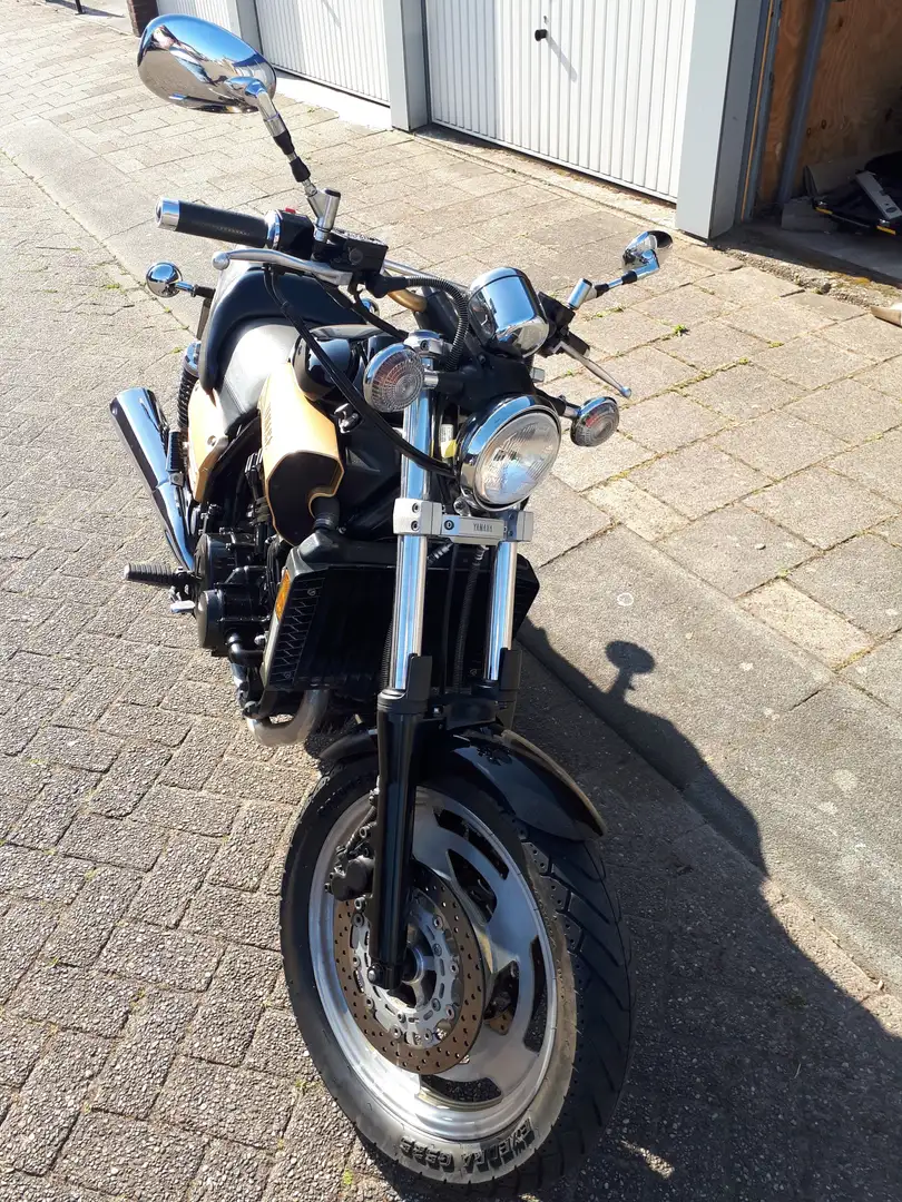 Yamaha Vmax Zwart - 2