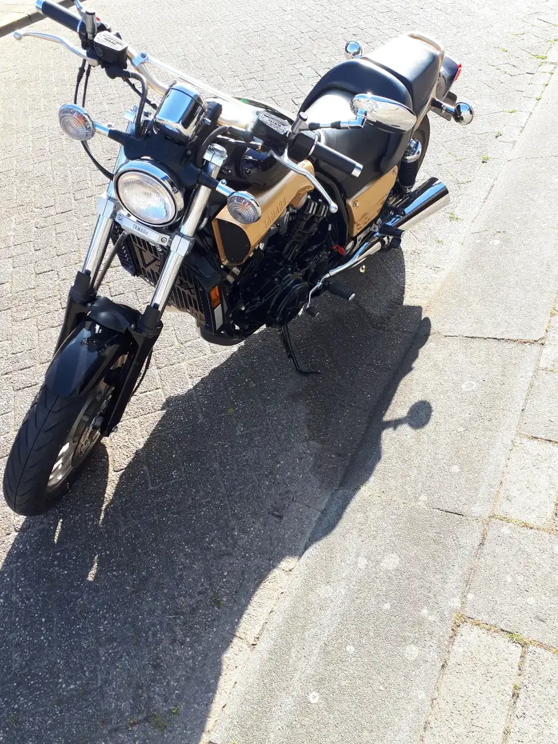 Yamaha Vmax Zwart - 1