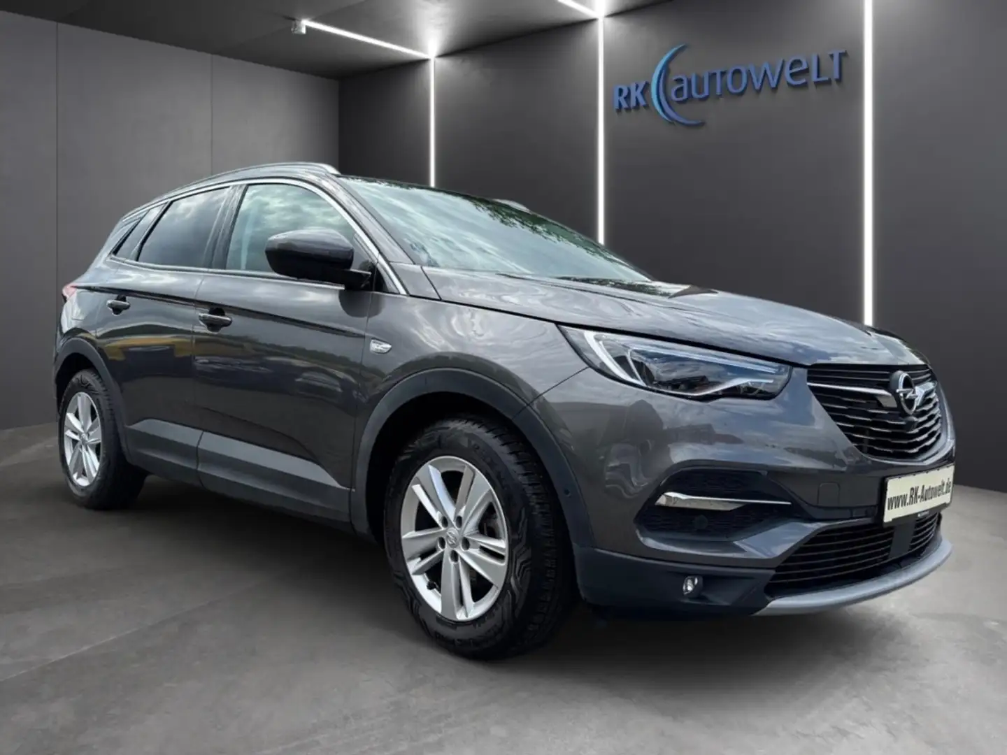 Opel Grandland Business Innovation 1.2 Turbo LED Navi Grijs - 2