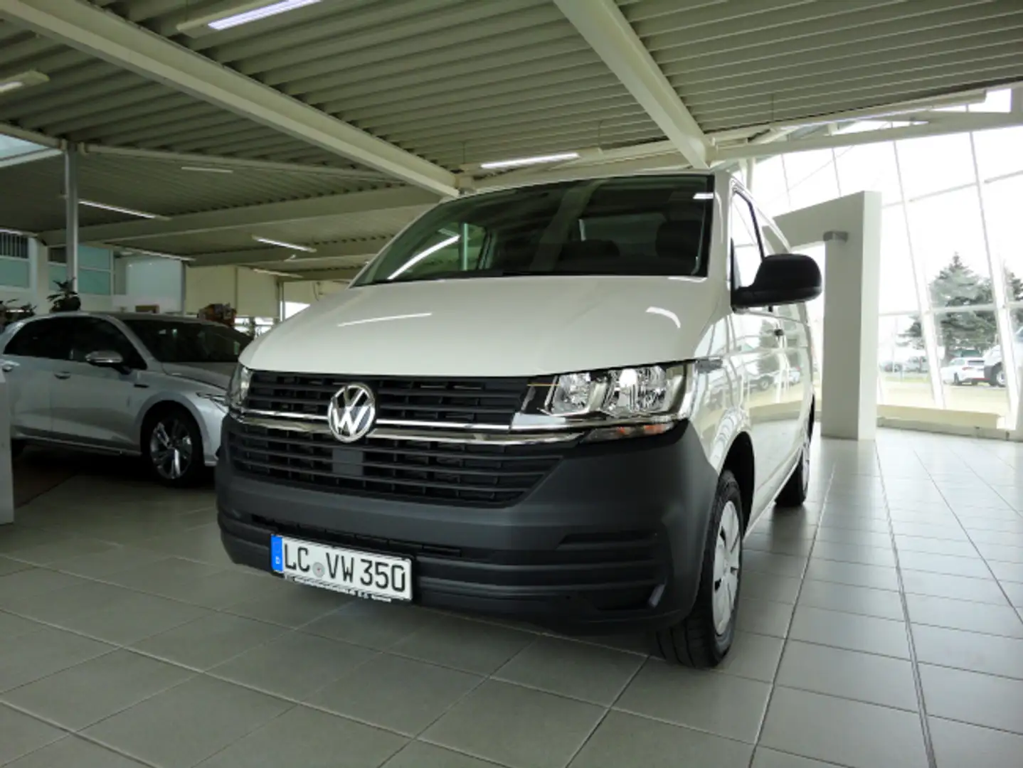 Volkswagen T6.1 Transporter Kasten kurzer Radstand TDI PDC hi Weiß - 1