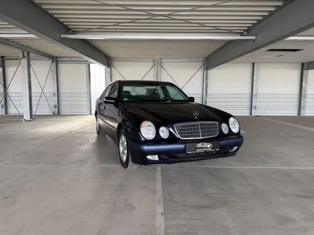 Mercedes-Benz E 200 AUT TEMP SH BT USB el. Sitze wenig Km