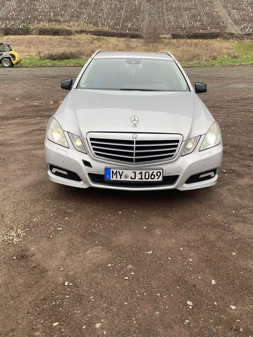 Mercedes-Benz E 220 T CDI DPF BlueEFFICIENCY Automatik - 1