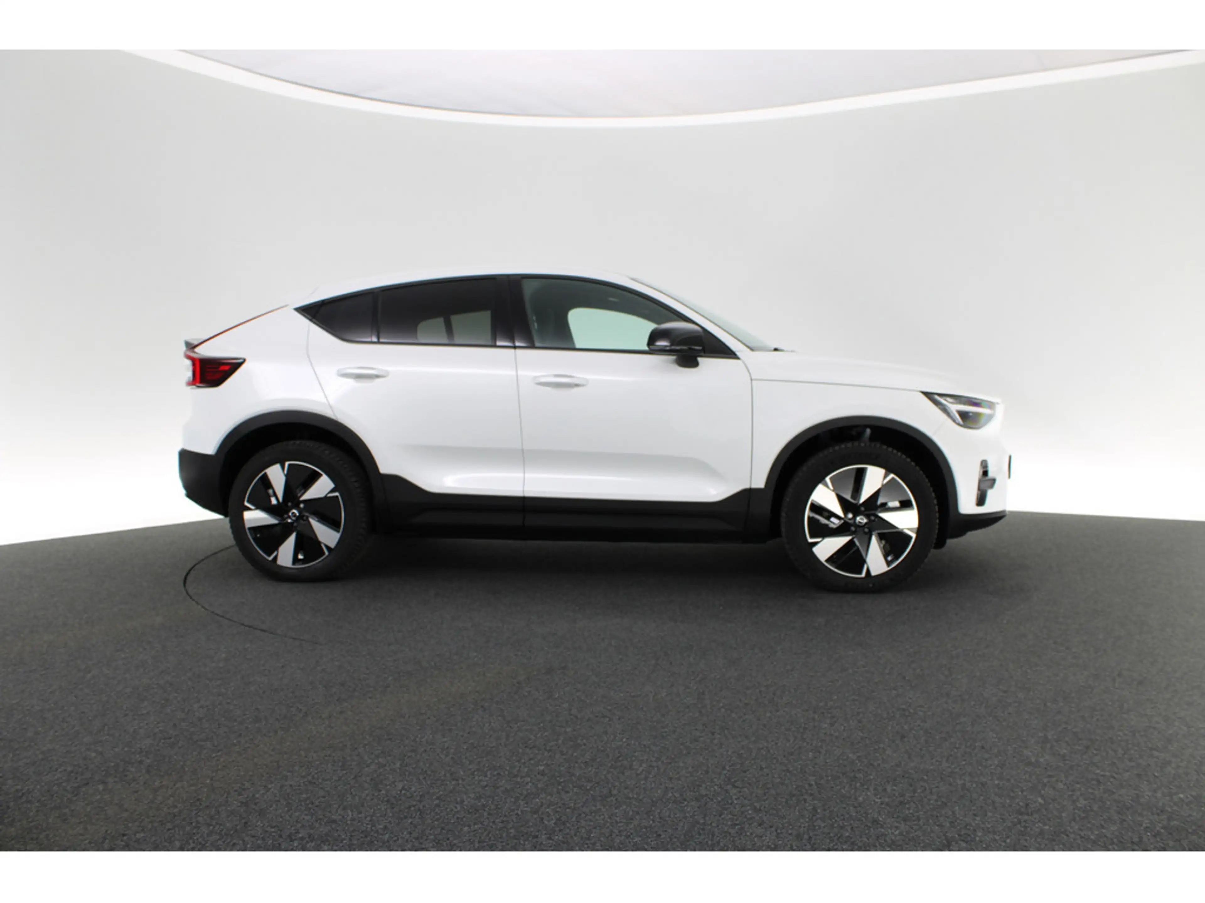 Volvo C40 Plus Recharge Pure Electric 2WD LED PANO — photo 10
