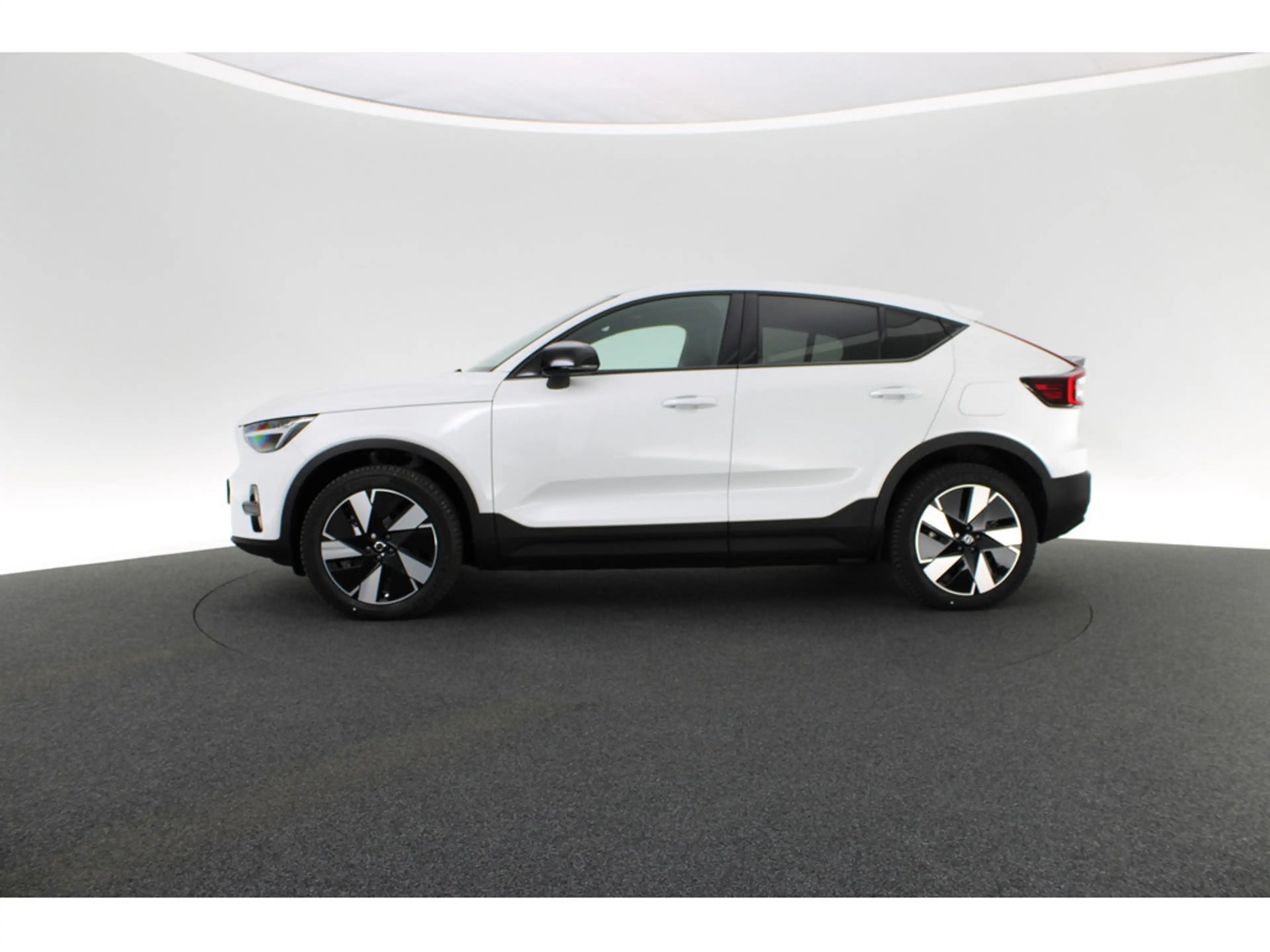 Volvo C40 Plus Recharge Pure Electric 2WD LED PANO — photo 14
