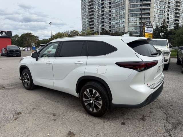 2026 Toyota Highlander XLE Hybrid 8 Passenger — photo 1