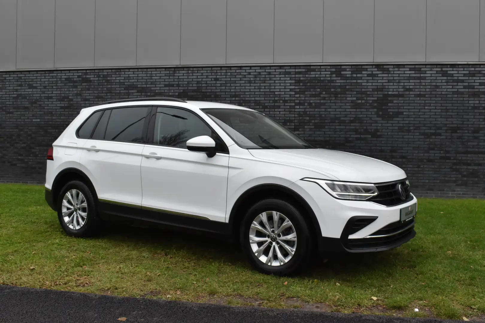 Volkswagen Tiguan 1.5 TSI Life Automaat Navigatie/carplay Wit - 1