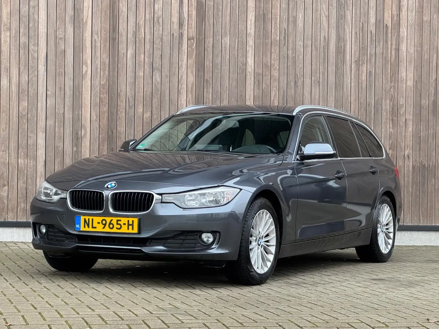 BMW 318 3-serie Touring 318d Upgrade Edition |Leder|Navi|T Grijs - 2