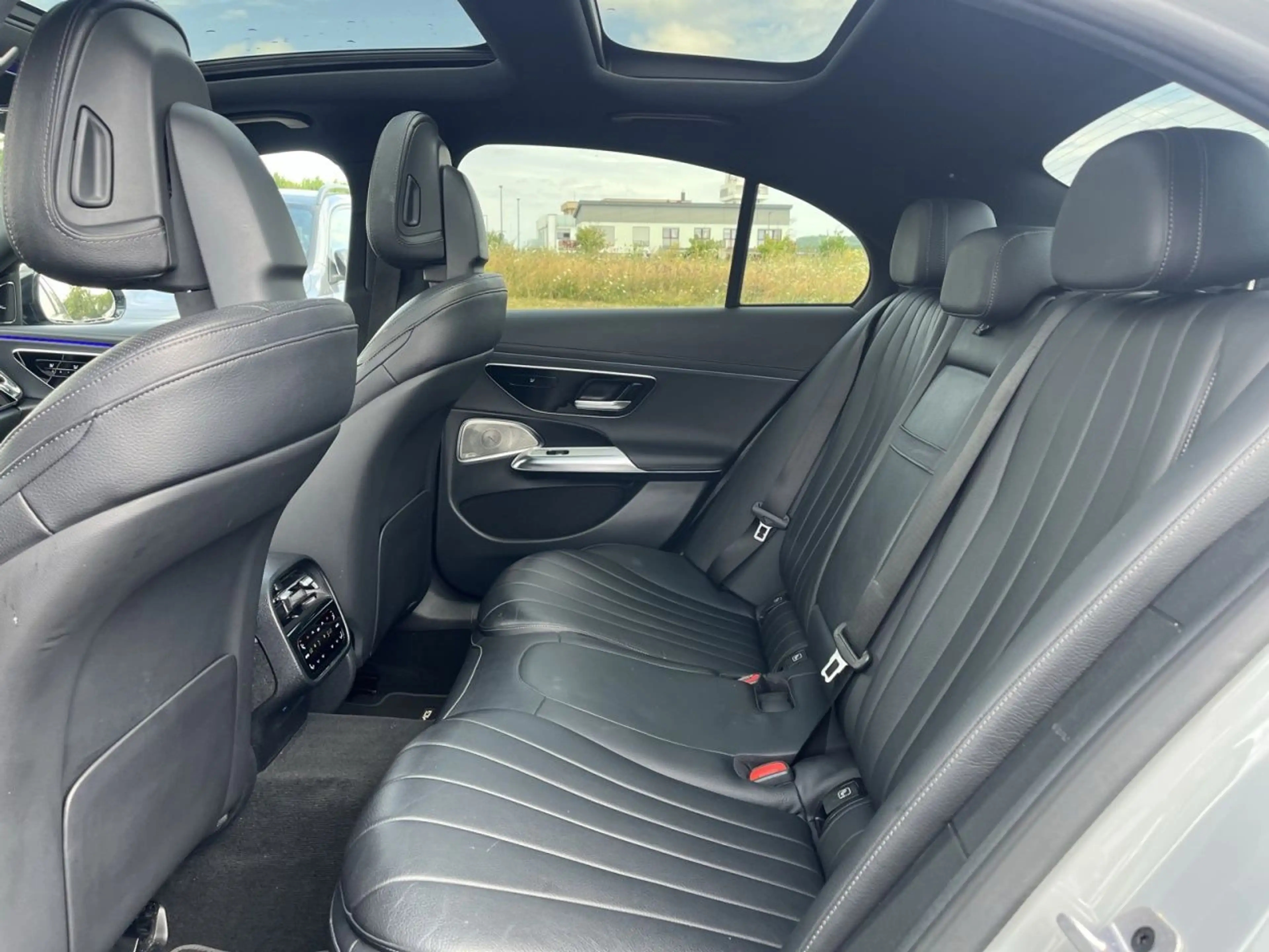 Mercedes-Benz E 400 e 4M Limousine AMG+BURM+NIGHT+AIRMATIC+360 — photo 11