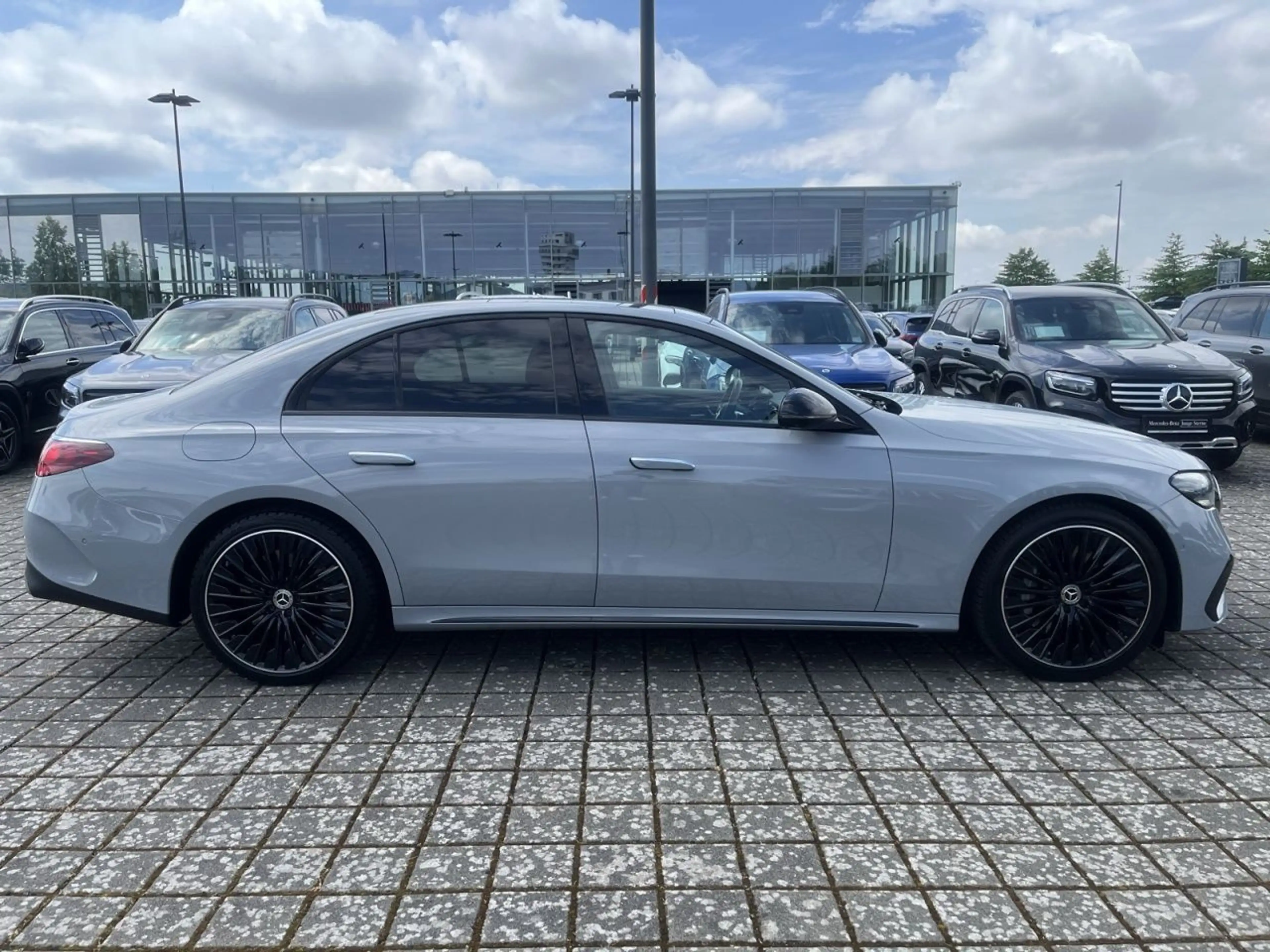 Mercedes-Benz E 400 e 4M Limousine AMG+BURM+NIGHT+AIRMATIC+360 — photo 5