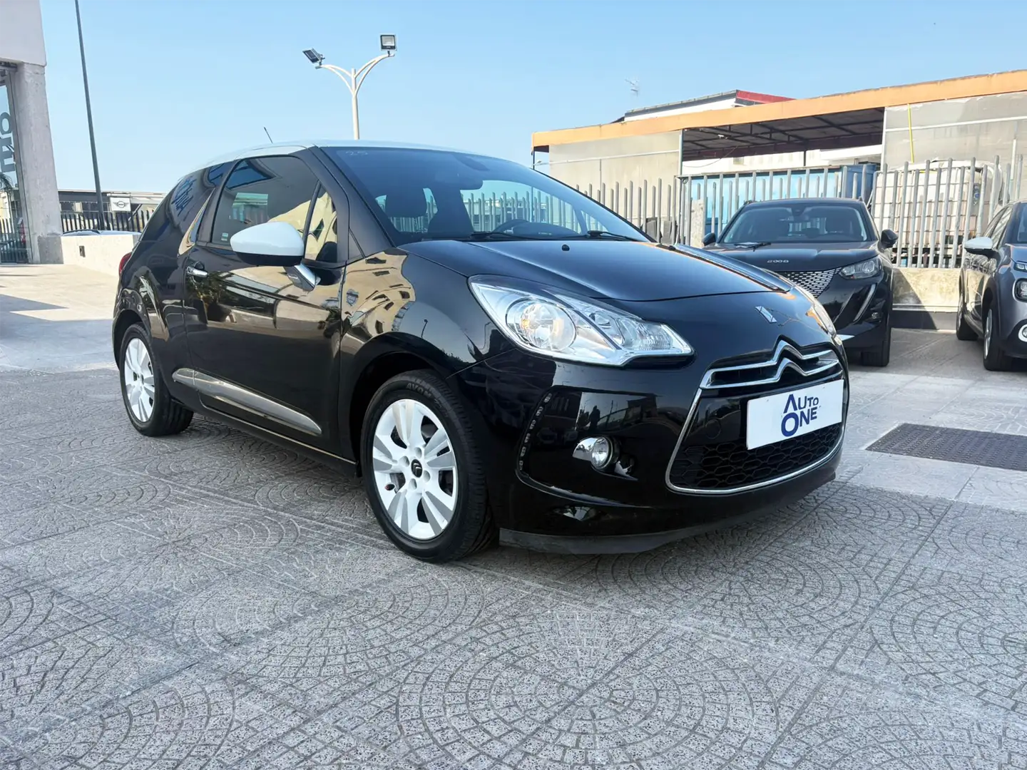 DS Automobiles DS 3 1.4 HDi 70Cv So Chic Bicolor - autoone.it Nero - 1