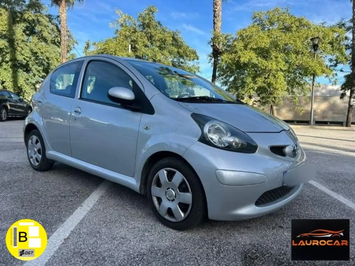 Toyota Aygo 1.4D4-D Sound Grau - 2
