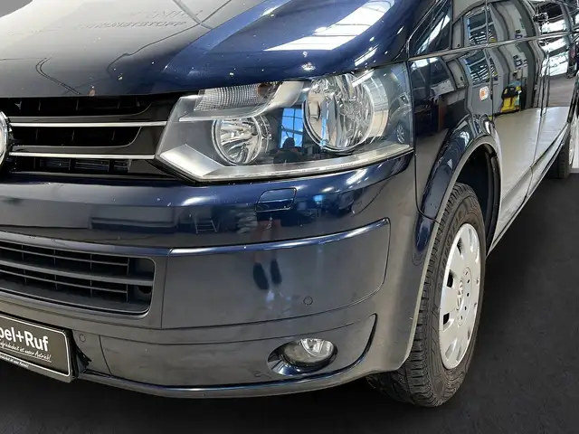 Volkswagen Transporter view 3