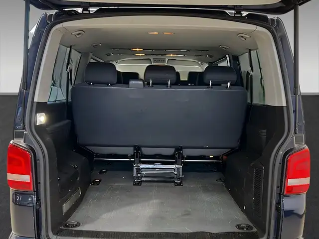 Volkswagen Transporter view 15
