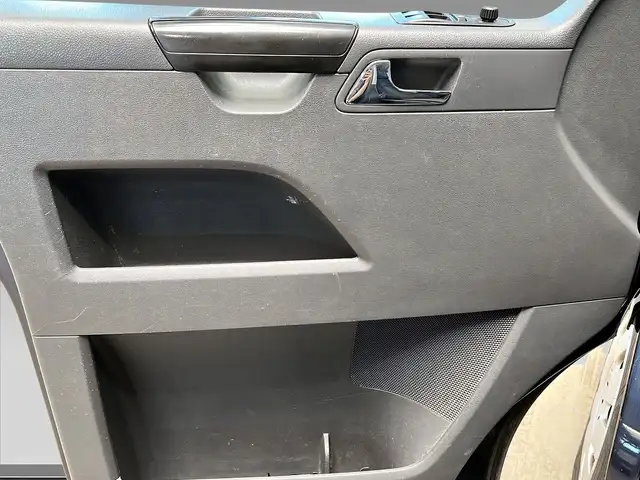 Volkswagen Transporter view 12