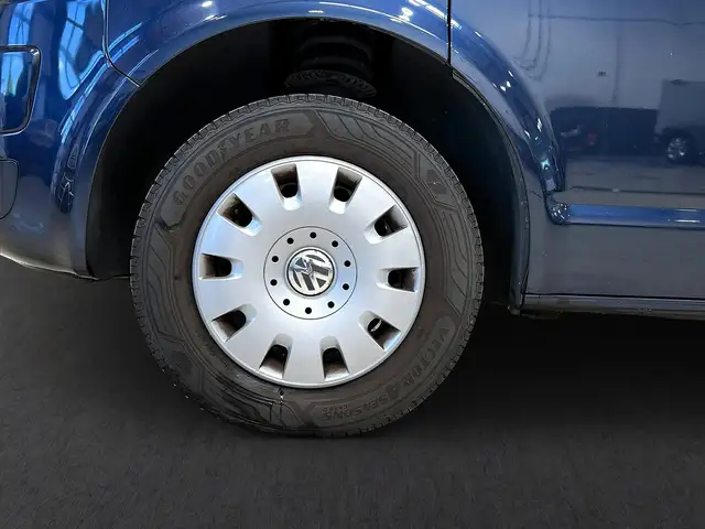 Volkswagen Transporter view 4