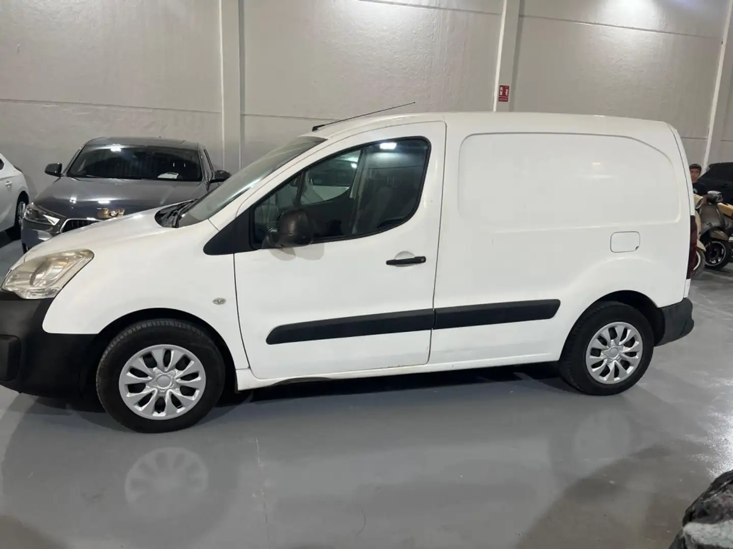 Peugeot Partner Furgón 1.6BlueHDI ConfortPack L1 75 Wit - 1