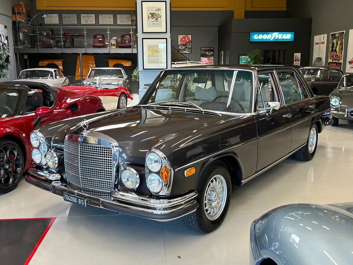 Mercedes-Benz 300 SEL 3.5 v8 Completamente retaurata Marrone - 1
