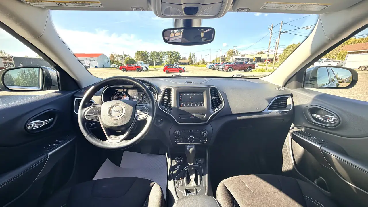 Jeep Cherokee снимка Jeep Cherokee