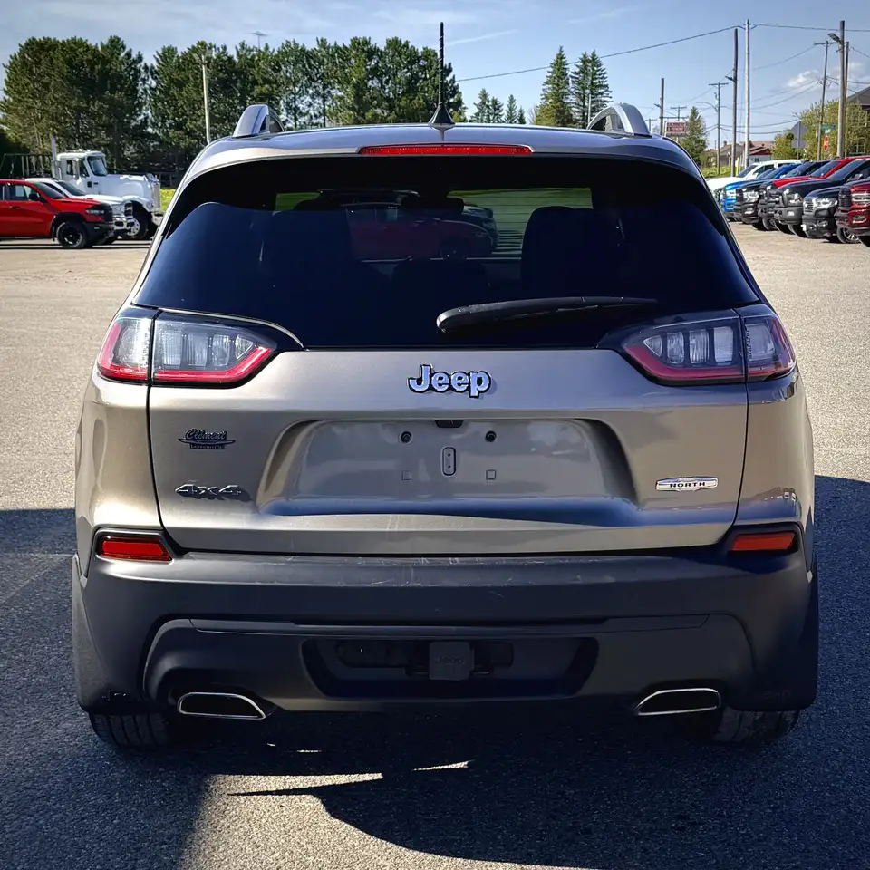Jeep Cherokee снимка Jeep Cherokee