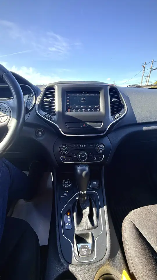 Jeep Cherokee снимка Jeep Cherokee