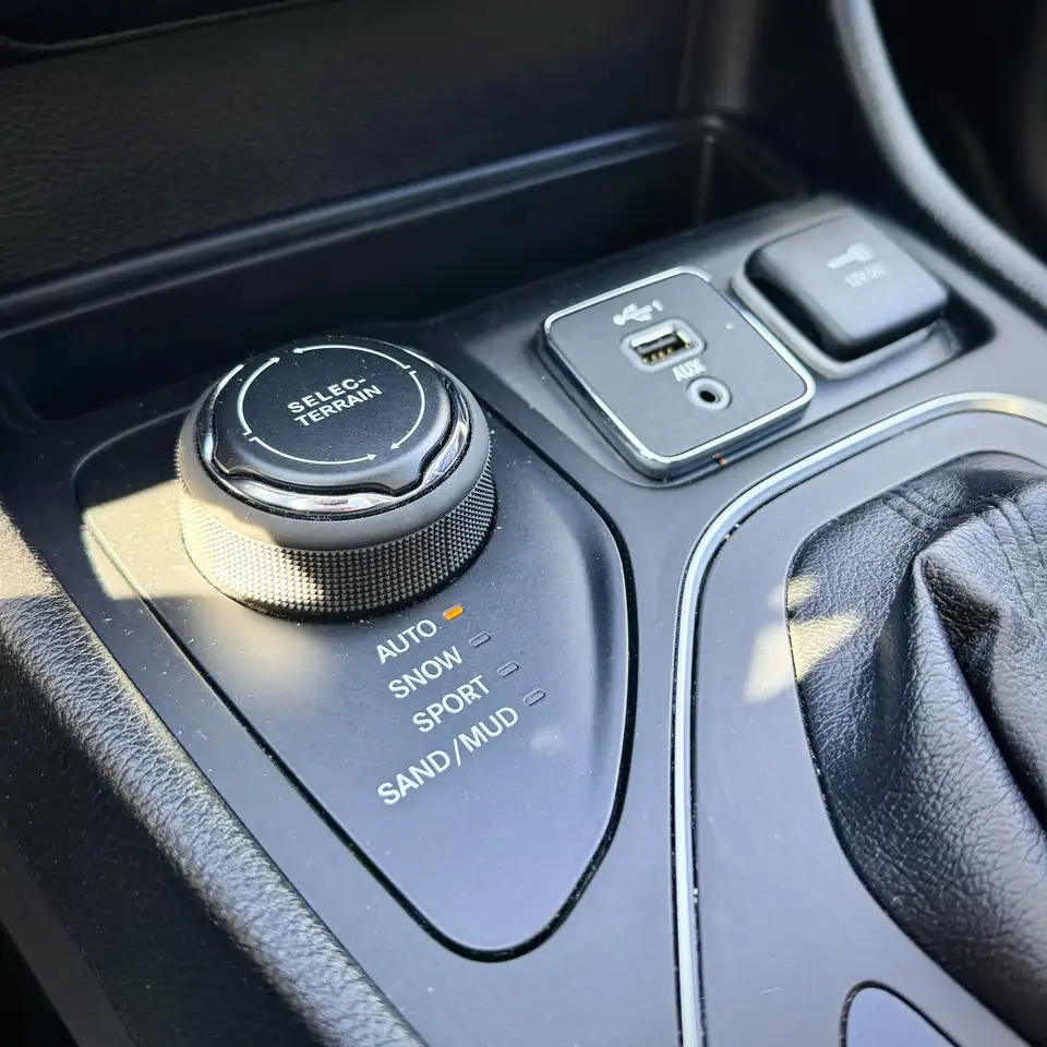 Jeep Cherokee снимка Jeep Cherokee