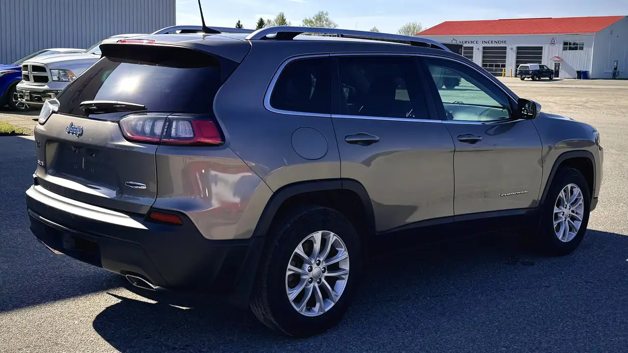 Jeep Cherokee снимка Jeep Cherokee