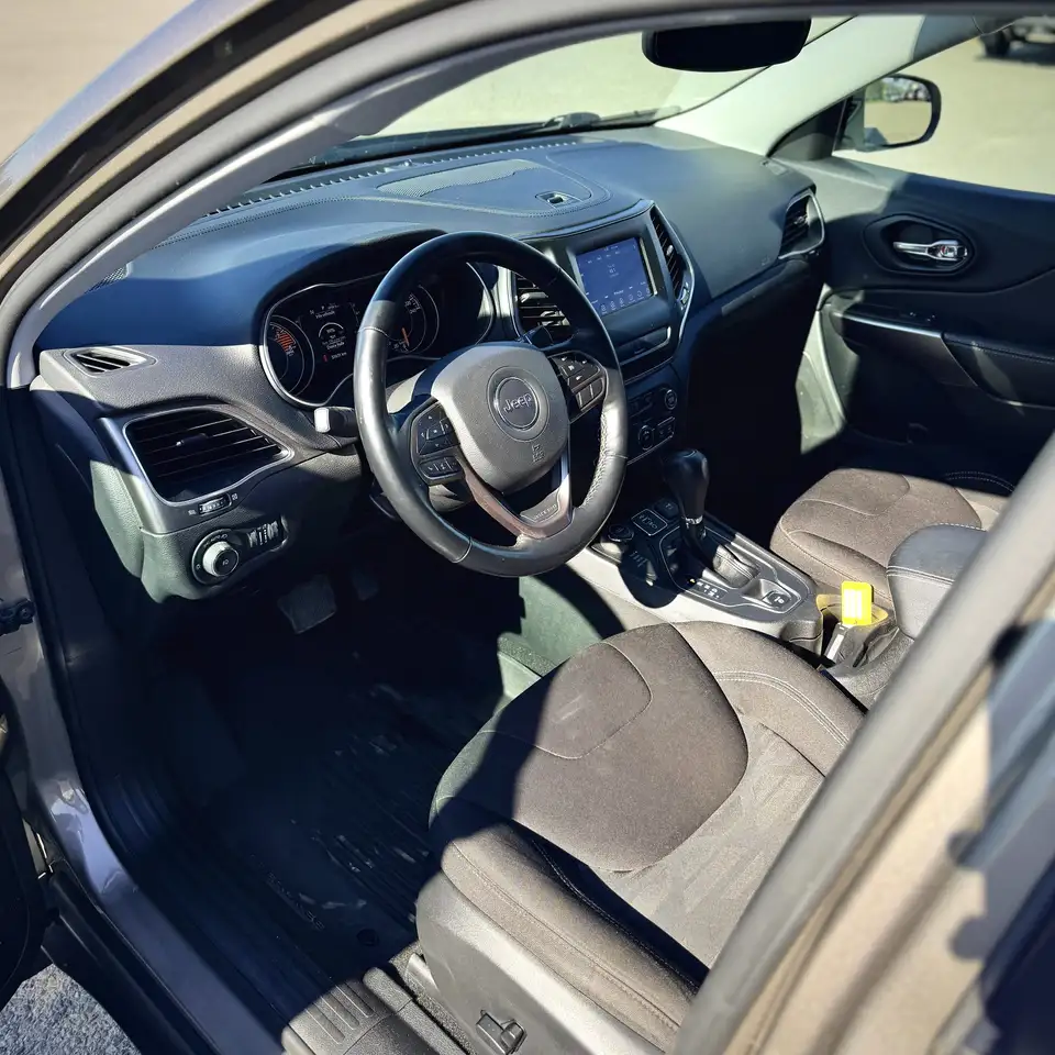 Jeep Cherokee снимка Jeep Cherokee