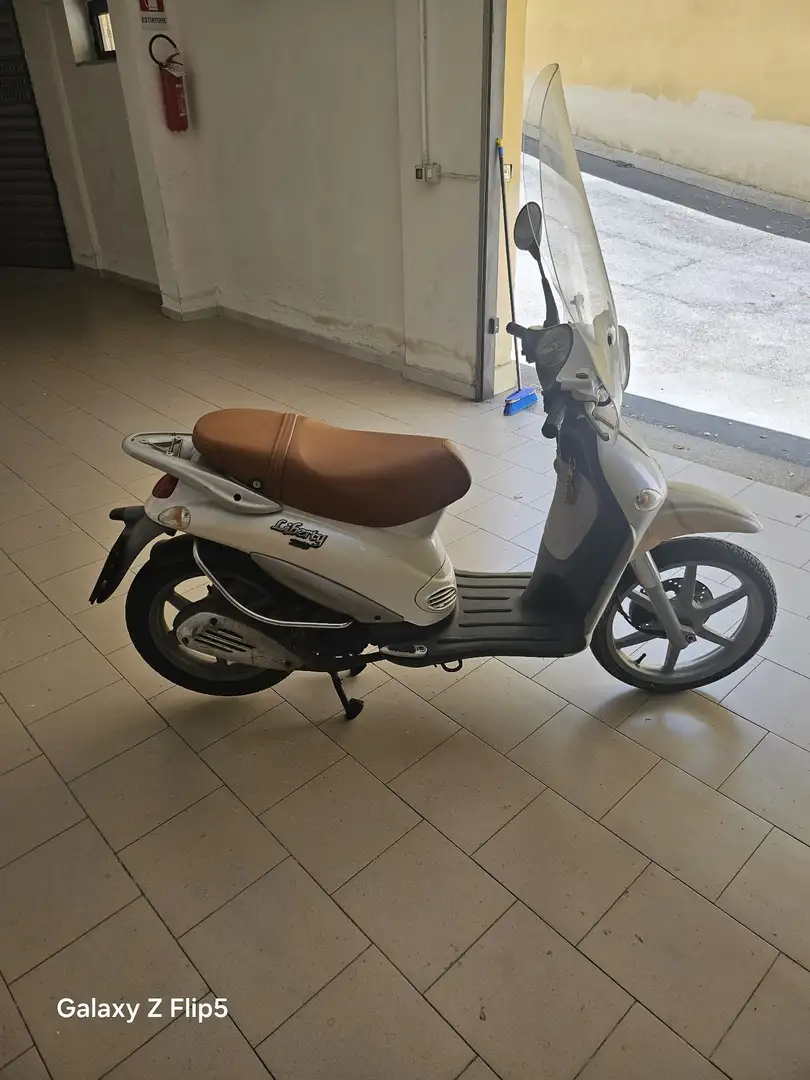 Piaggio Liberty 150 Blanc - 2
