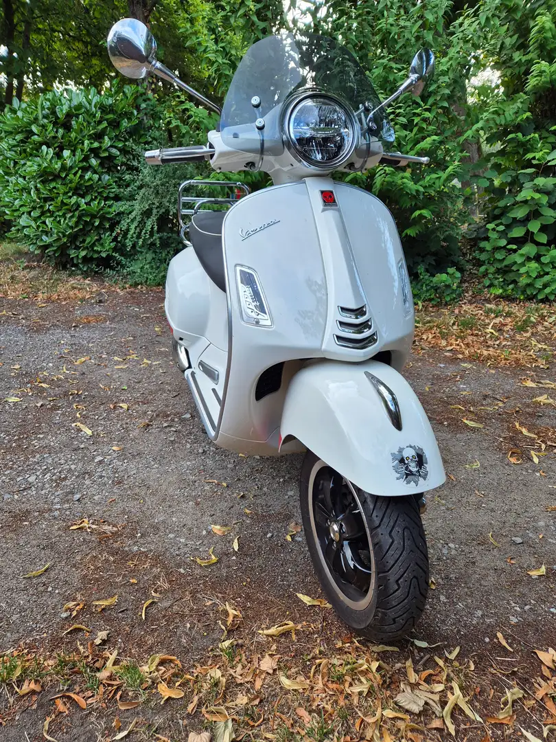 Vespa GTS Super 300 Weiß - 1