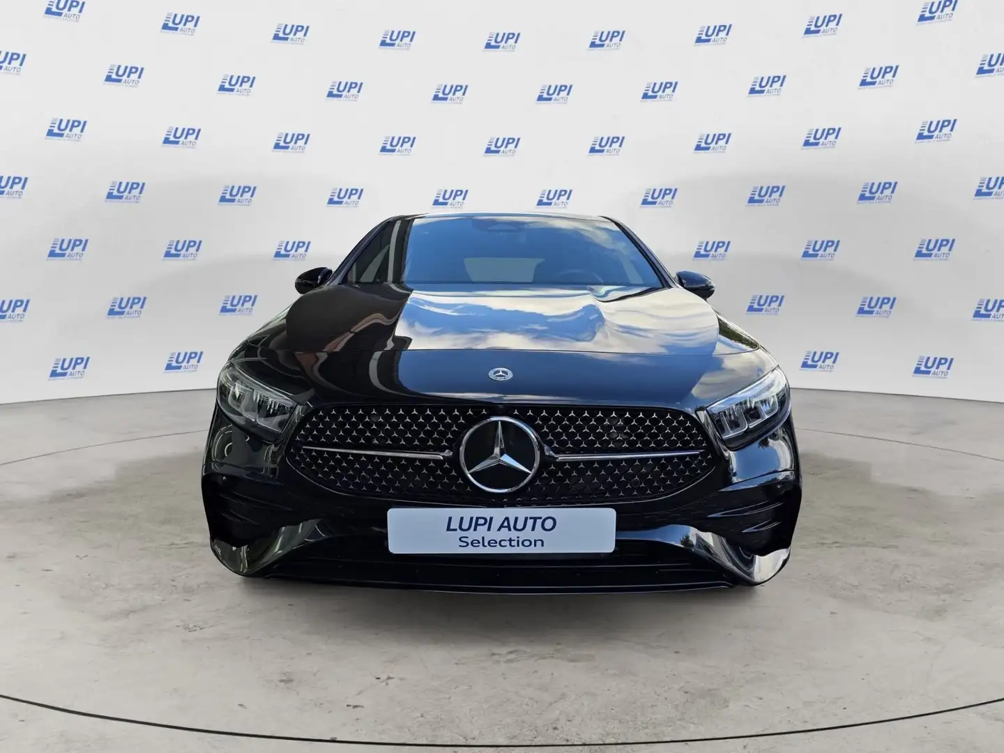 Mercedes-Benz A 180 A 180 AMG Line Premium auto Nero - 2