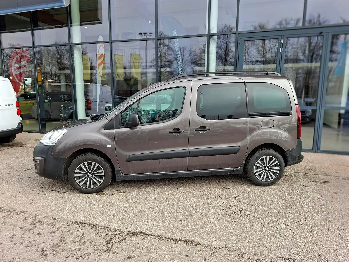 Peugeot Partner Tepee Outdoor 1,6 BHDI 100 S&S Gris - 2