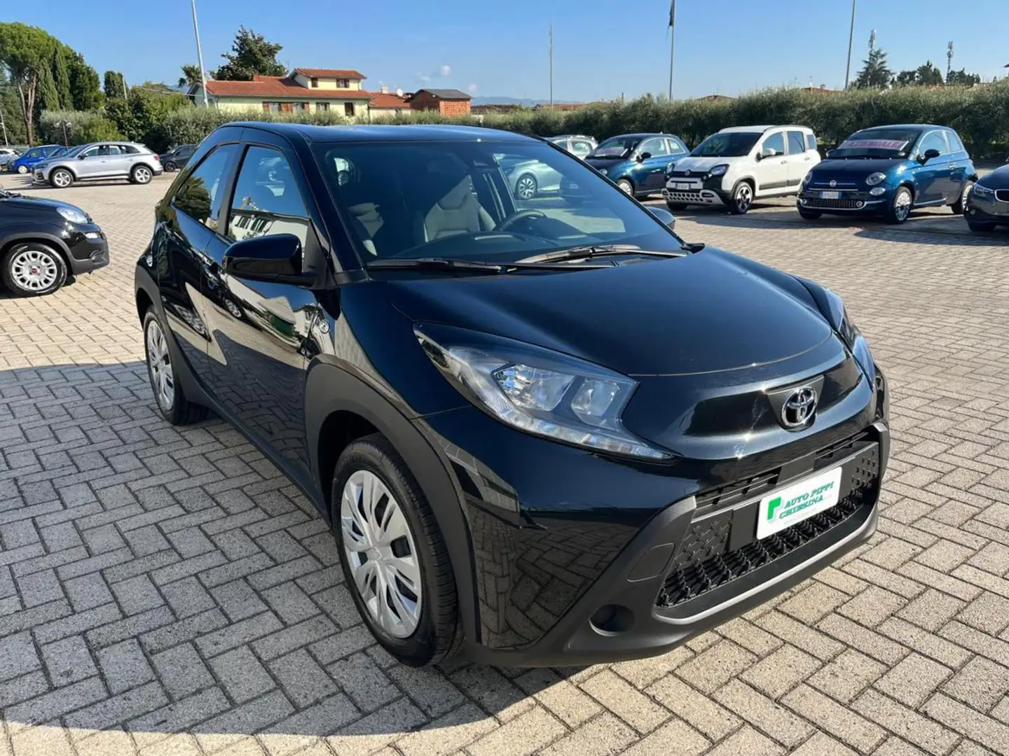 Toyota Aygo X 1.0 VVT-i 72 CV 5 porte Active Noir - 1