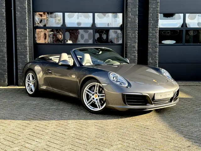 Porsche 911 911 Carrera Cabriolet * Manual Gearbox! * As new!