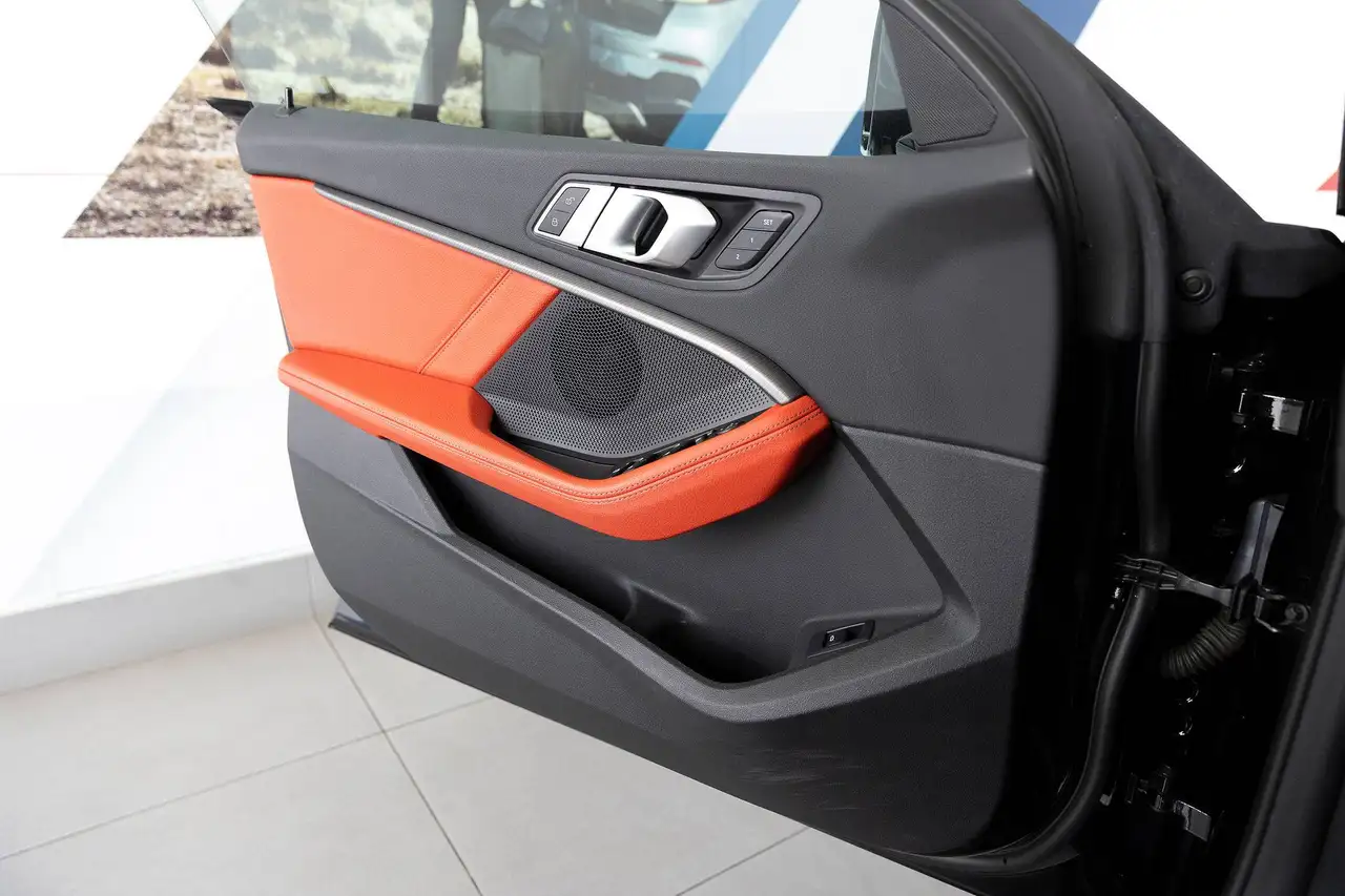 BMW 2 Series photo BMW 2 Series