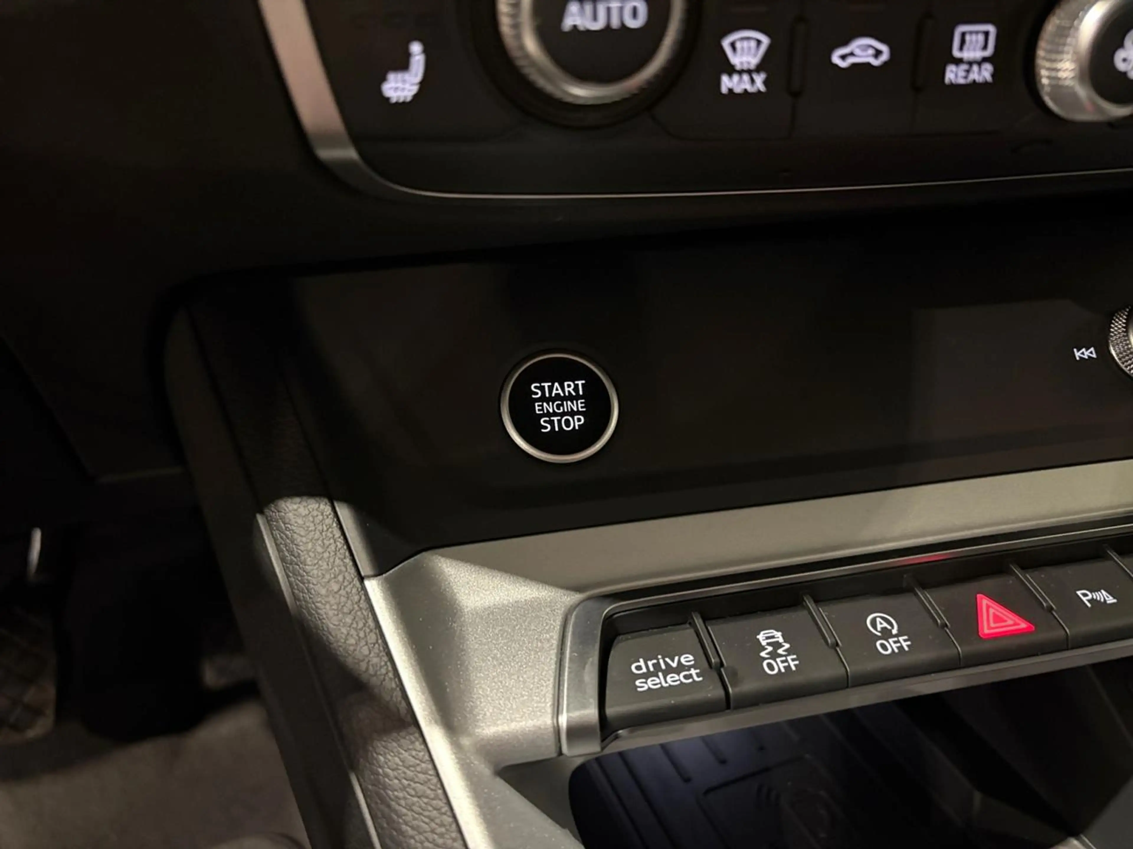 Audi Q3 TFSI 110 kW S tronic Dodehoekwaarschuwing - Elektrische zetel - Comfortsleutel - Grootlichtassistent — photo 13