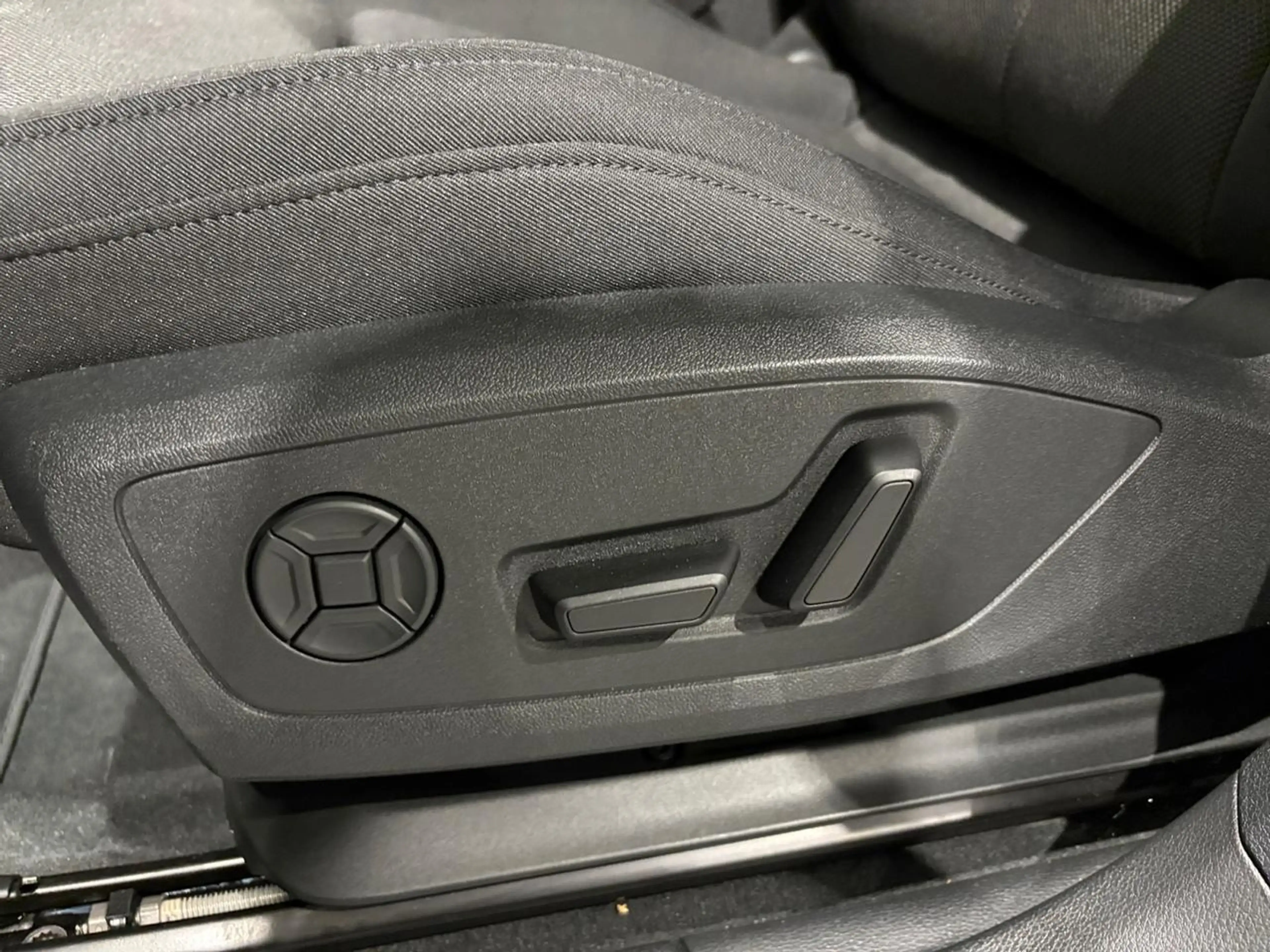 Audi Q3 TFSI 110 kW S tronic Dodehoekwaarschuwing - Elektrische zetel - Comfortsleutel - Grootlichtassistent — photo 11