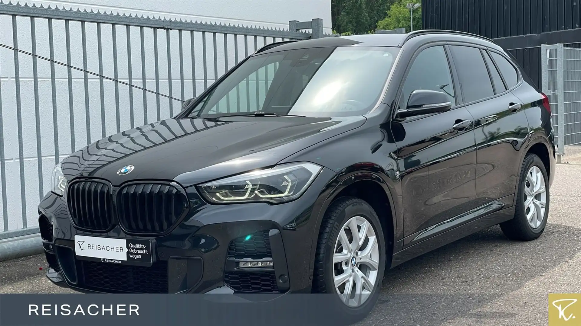 BMW X1 xDrive20i A M-Sport,AHK,DA+,HUD,ACC,adapLED Negro - 1