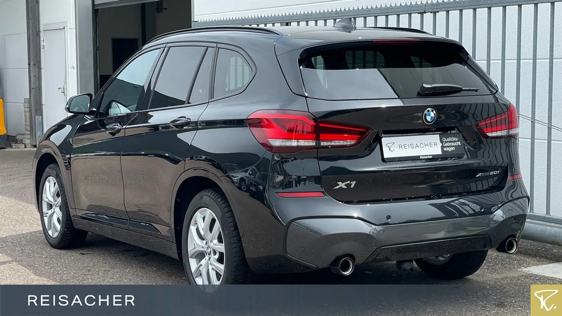 BMW X1 xDrive20i A M-Sport,AHK,DA+,HUD,ACC,adapLED Negro - 2