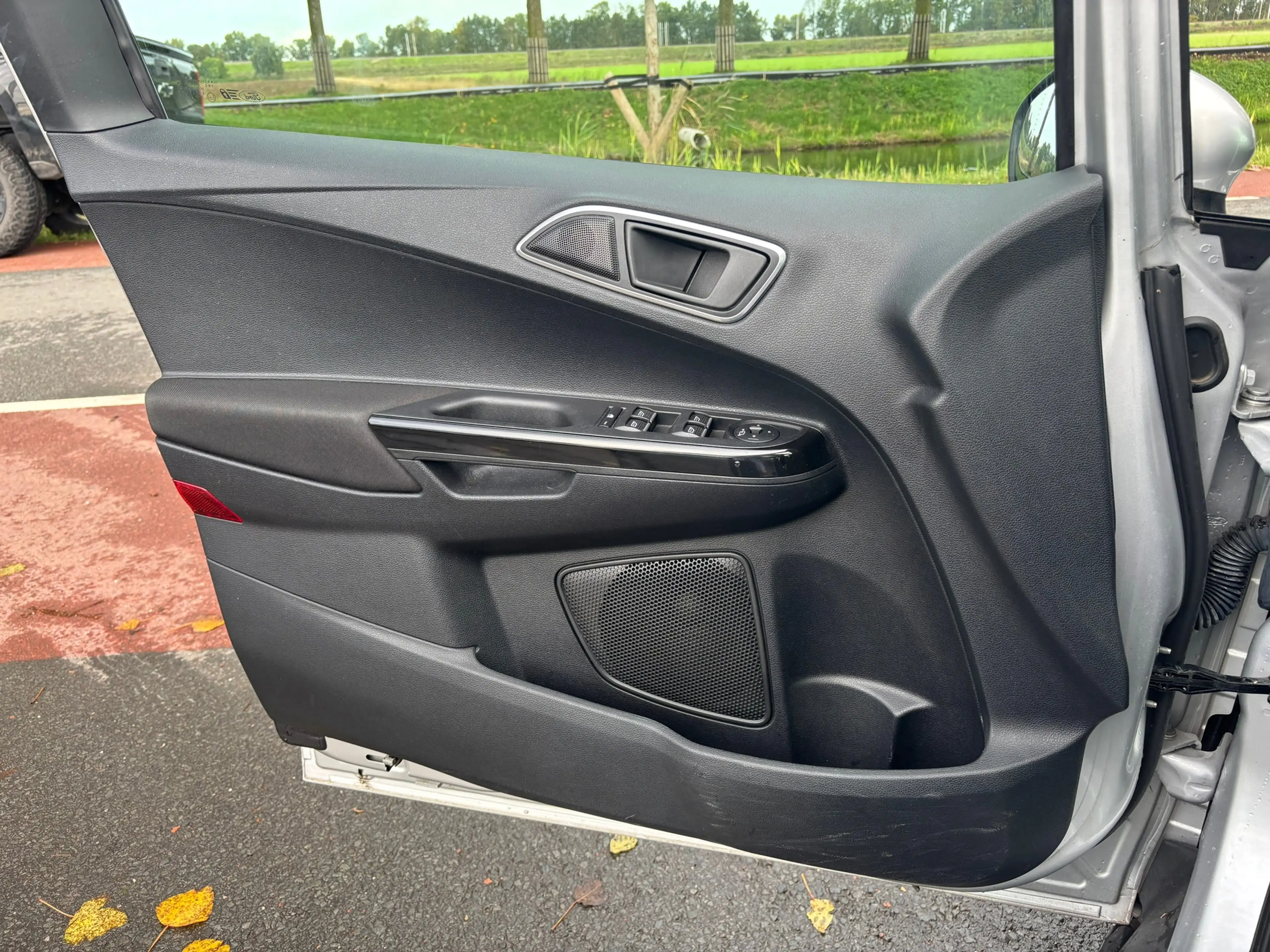 Ford B-Max 1.0 EcoBoost Titanium. Navi ! Pano ! Airco ! — photo 22