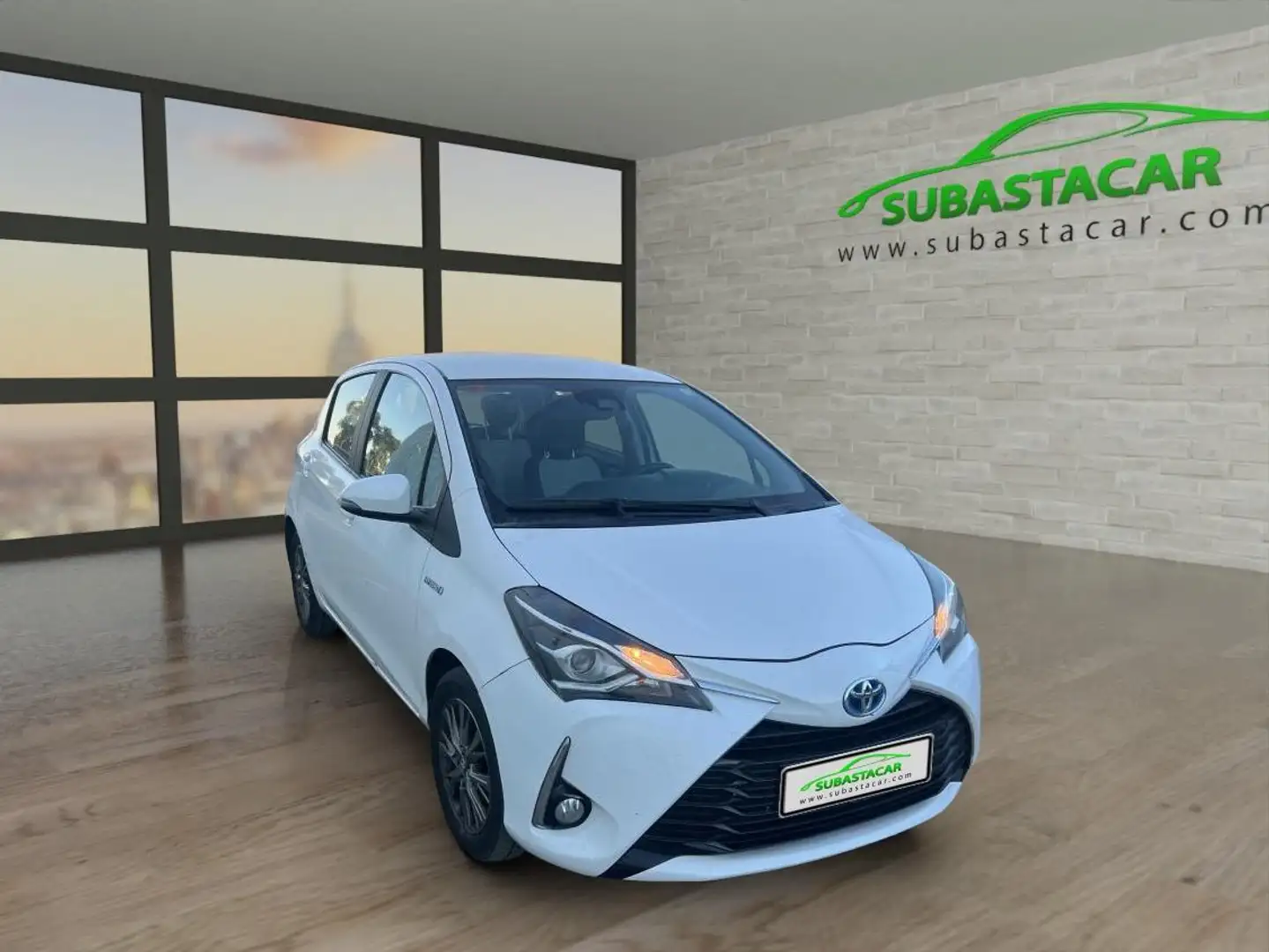 Toyota Yaris 100H 1.5 Active Blanc - 2