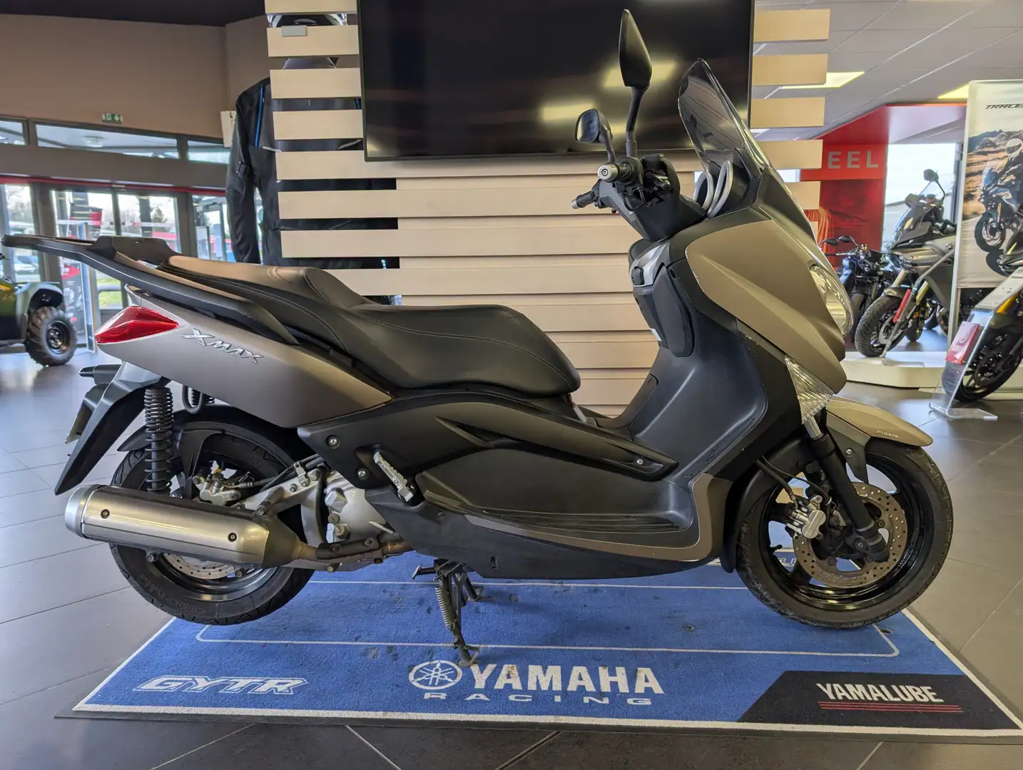 Yamaha X-Max 250 Gris - 1