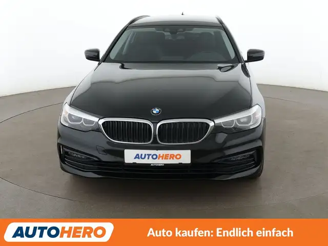 BMW 5 Series view 9
