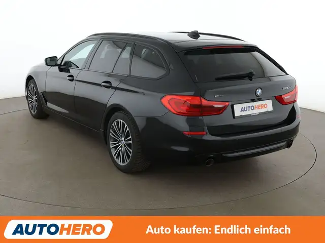 BMW 5 Series view 4