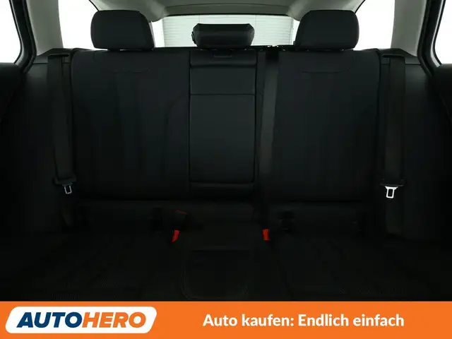 BMW 5 Series view 15